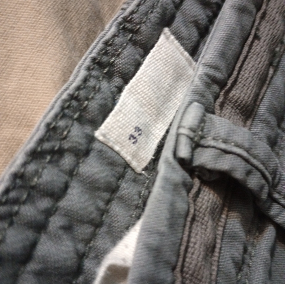 Lot Of 2 GAP Chino Shorts Heavyweight Gray Khaki Mens 33 - Picture 5 of 7